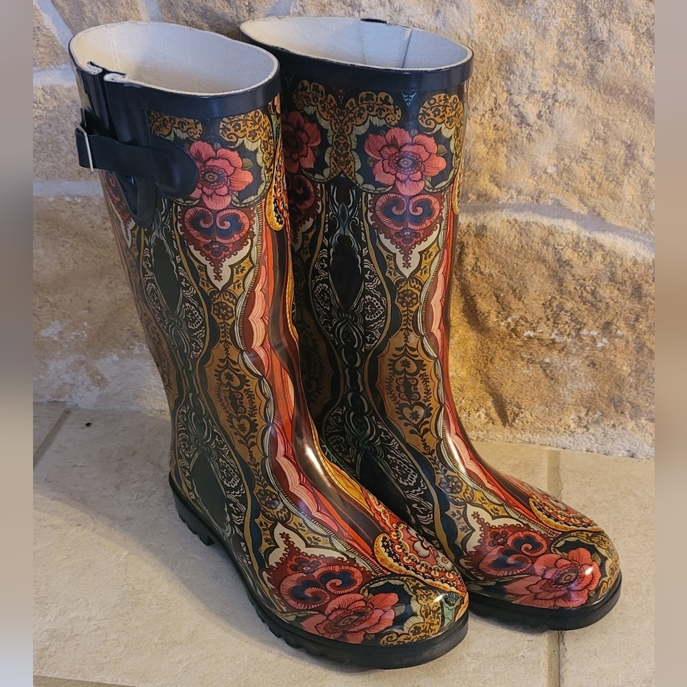 Ladies tall rainboot, multicolors (blue, red, yellow); Size 9.